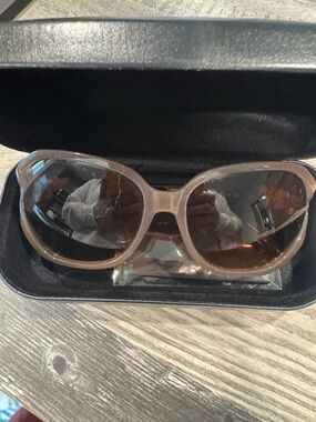 Guess Women's pink Frame Sunglasses like new never worn